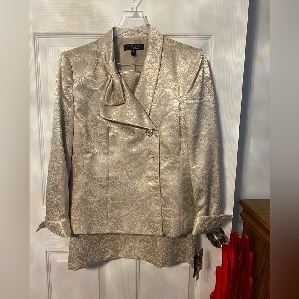 Le Suit Sandstone 2pc Asymmetrical Closure jacket and matching skirt